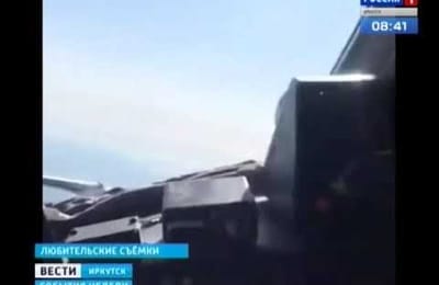 Якутские журналисты обвинили иркутского пилота в том, что он посадил за штурвал самолета свою подругу