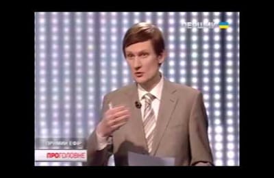 Дэвушка с пулей в голове или упоротая представительница Правого сектора даёт телеинтервью..