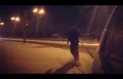 Экстримал прокатился на сноуборде по объездной дороге Ново-ленино