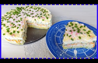 Слоеный салат с крабовыми палочками и сыром