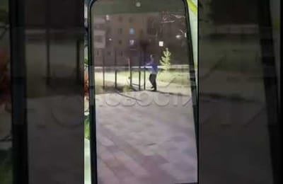 18+ В Свердловской области солевой наркоман с выпученными глазами засовывал себе ветку в ж*пу и бросался на прохожих