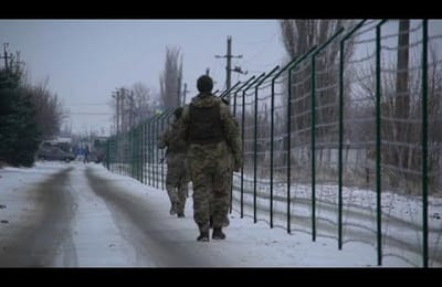 Российские пограничники разделили село госграницей!!!