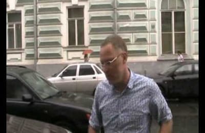 «Наши» вышли на большую дорогу со стикерами "Мне плевать на всех паркуюсь где хочу"
