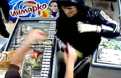 Неудачники года: в Усть-Куте продавец прогнала грабителей из магазина