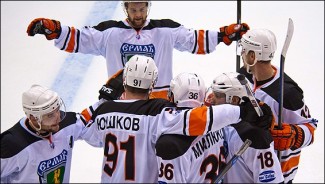 И вновь забивают защитники!