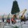 Сегодня на центральной площади города начался монтаж новогодней елки