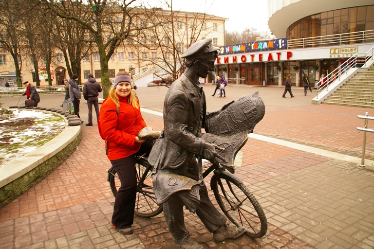 бросай газету, крути педали