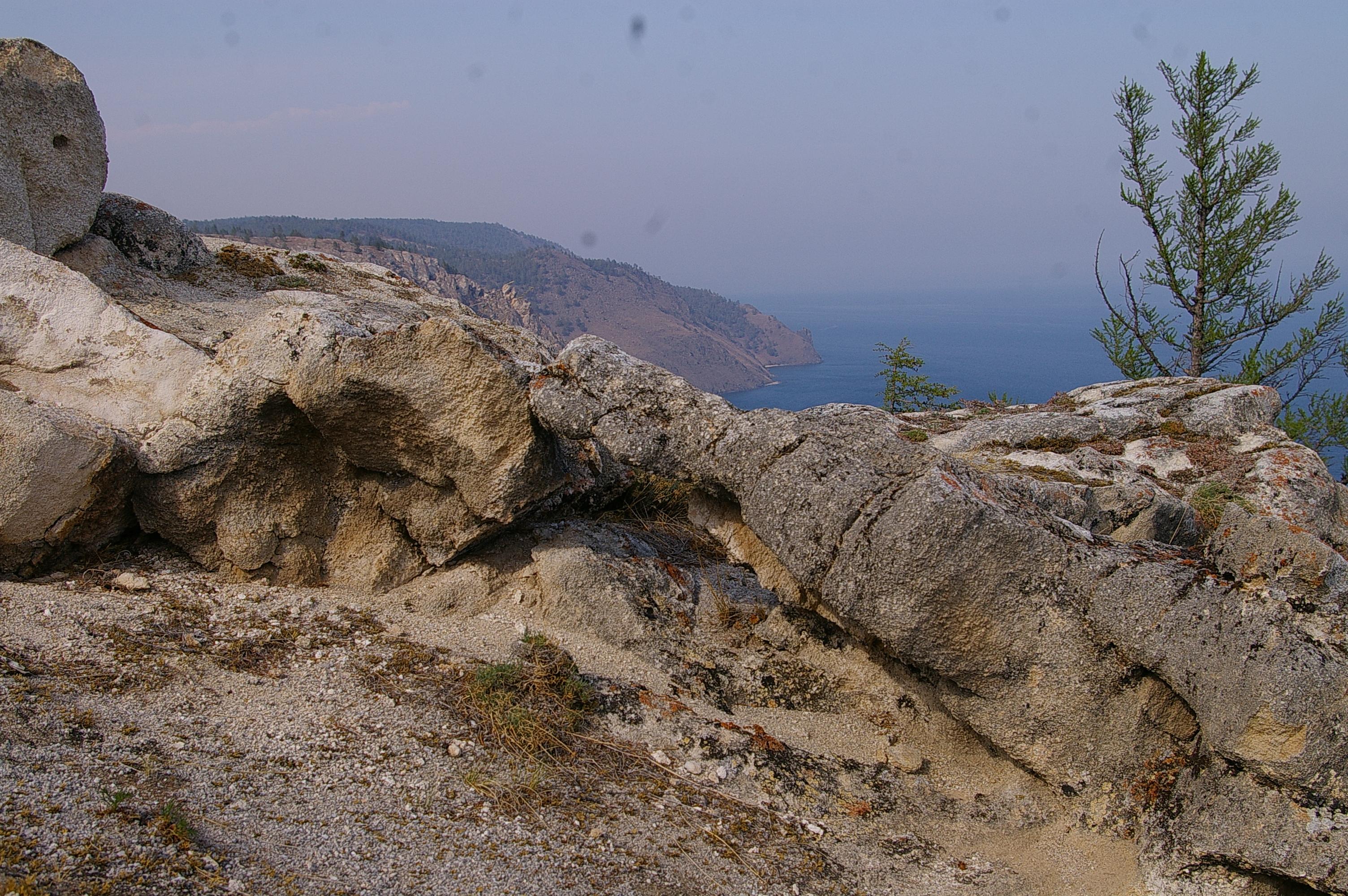 время точит камни ветром и дождем