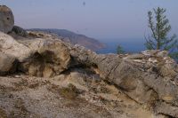 время точит камни ветром и дождем