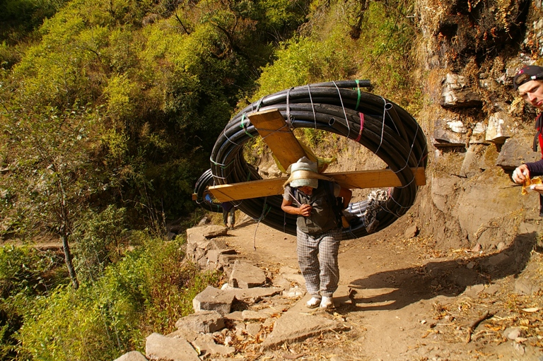 носильщик водопровода