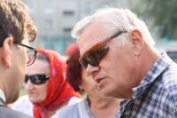 Встреча   с представителями ОО "Дети войны" в 17-м микрорайона: Мужчина,  который пришел на встречу без приглашения и не смог назвать, из кого он дома. Мне кажется, в Ангарске он вообще плохо ориентируется. Кричал заученные разы про неконструктивных коммунистов.