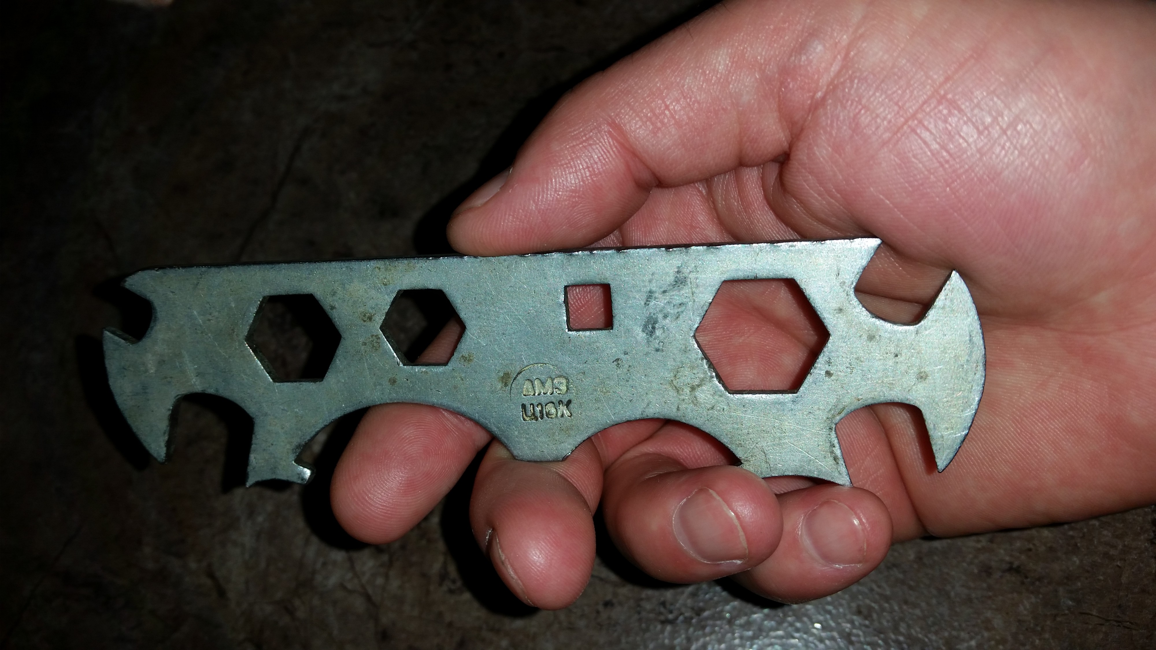 Сирёгина рука лютобешено ключиг сжымающая))))))