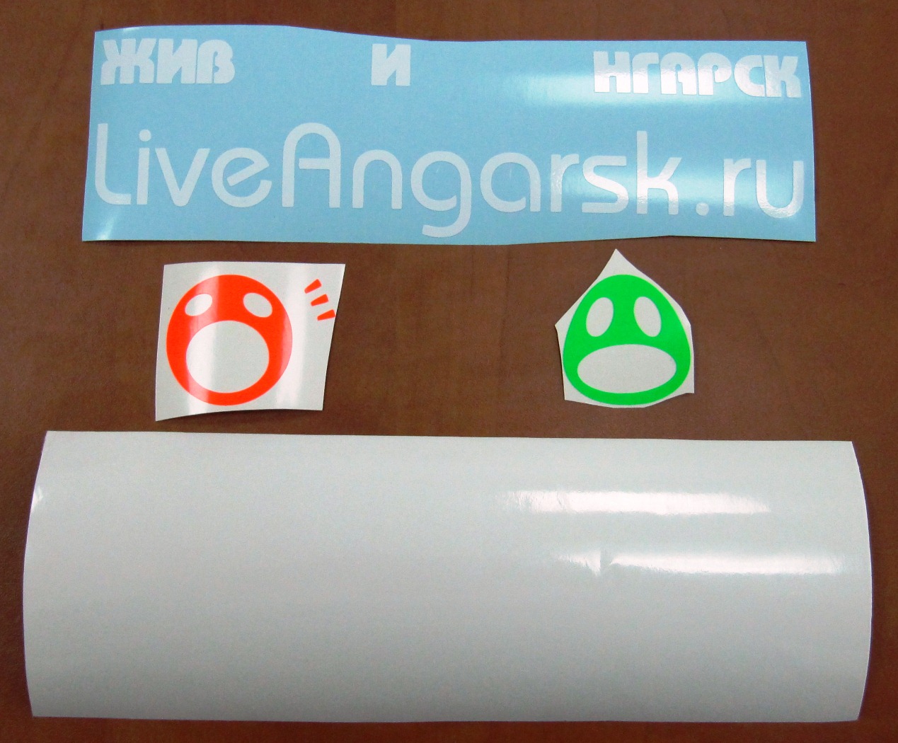 Сборная ЖА-наклейка на тёмную поверхность Сборная ЖА-наклейка на тёмную поверхность