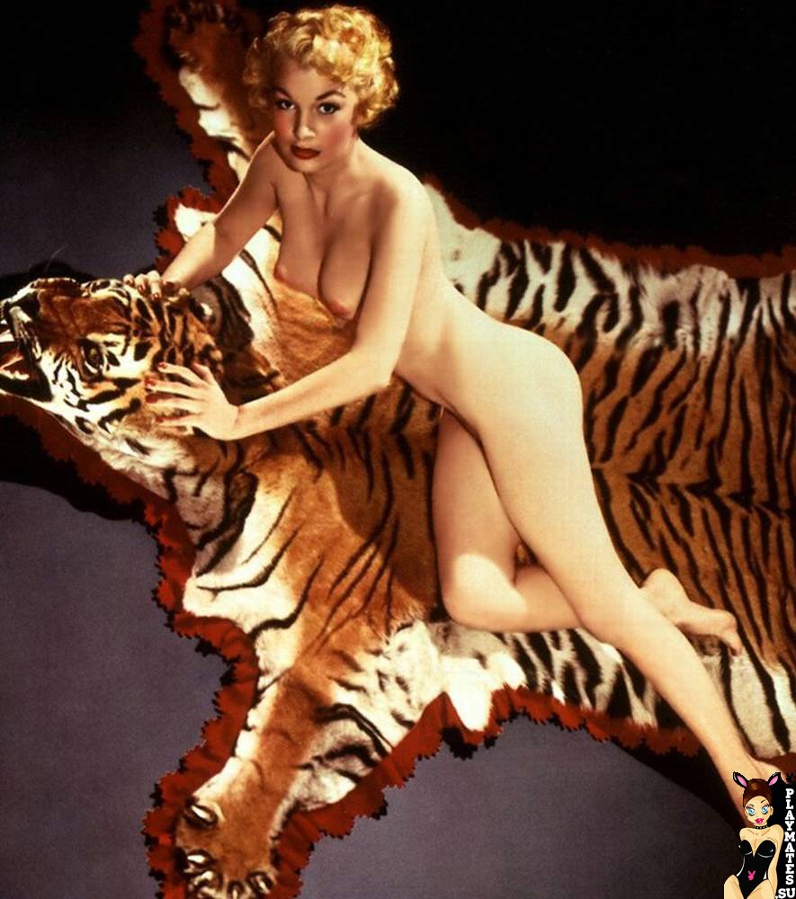 Очередная абнажонка 50-80х))))))