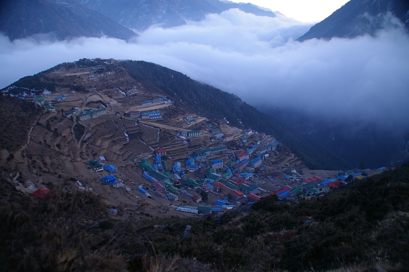 плывущий в облаках Намче-Базар