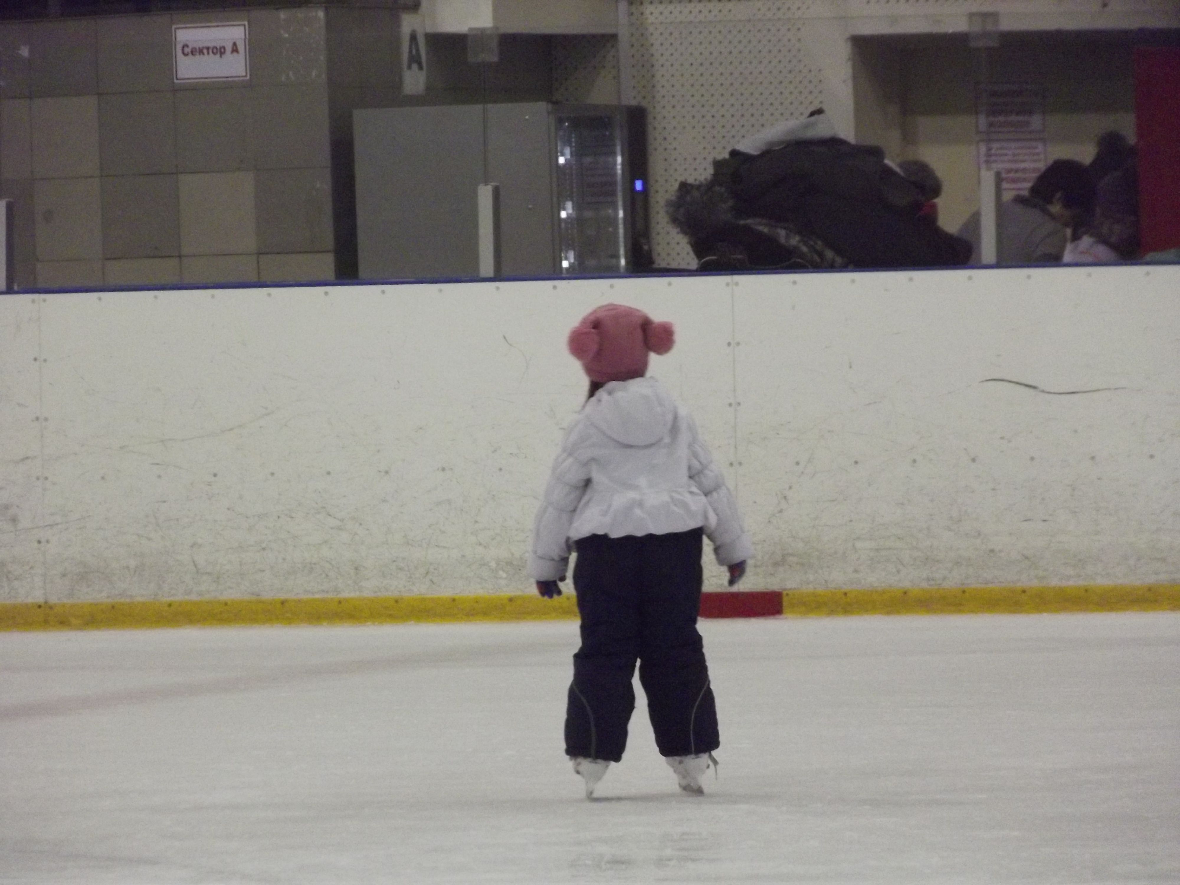 Злые вы...Уйду от вас и сама научусь кататься!