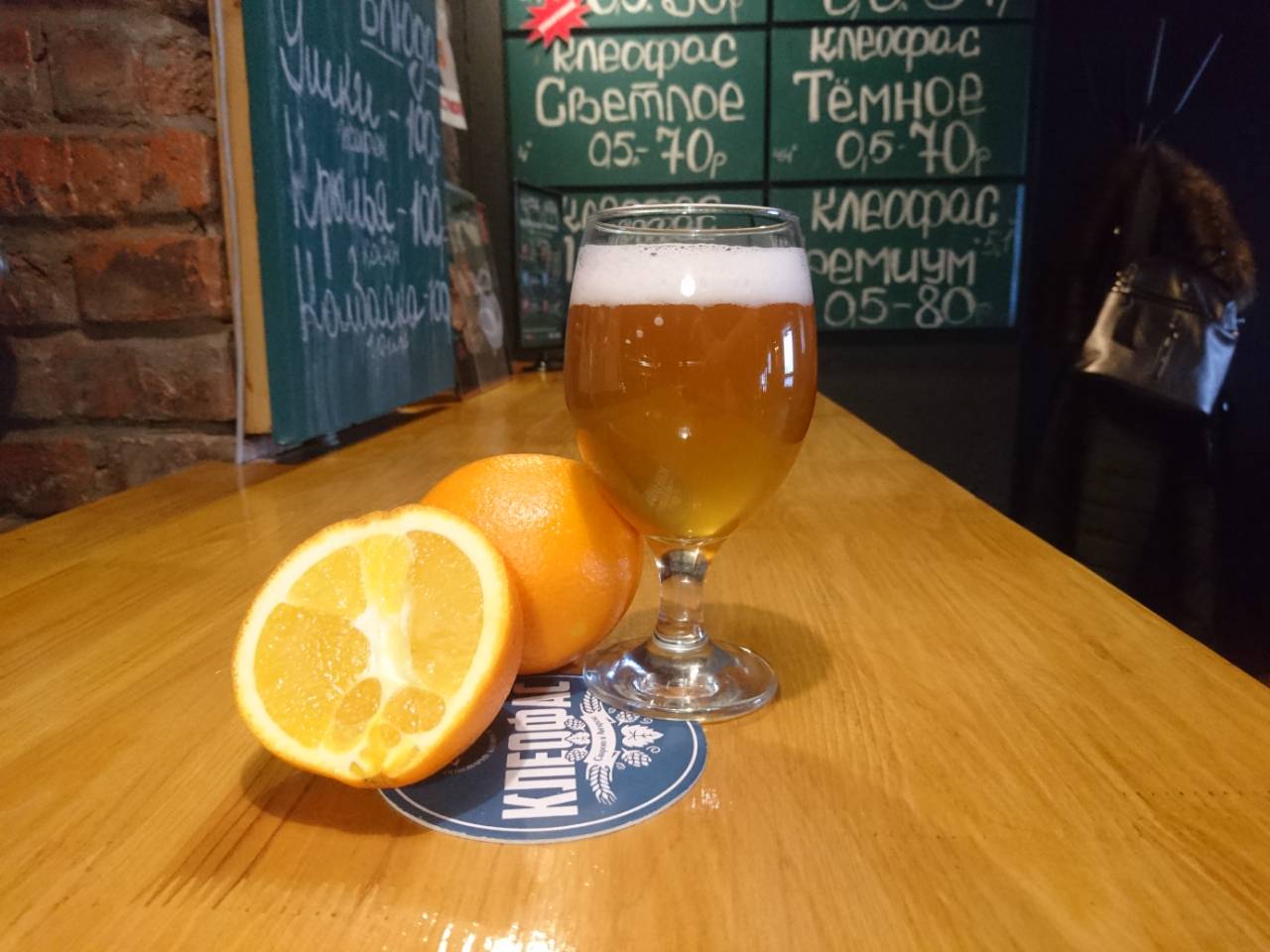 Провожаю старый год, под бокал пшеничного эля...М-М-м-м-м-м-