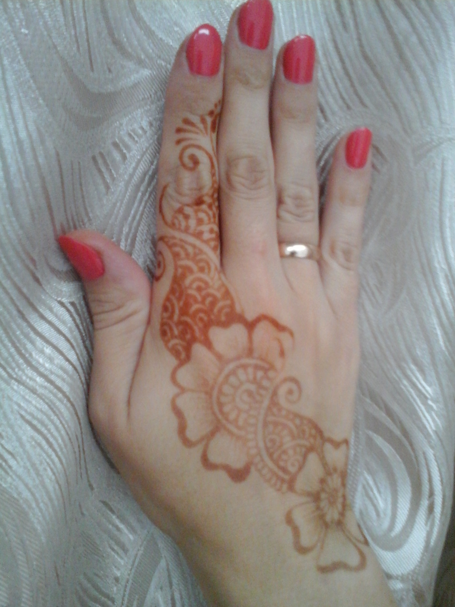 Традиционный классический рисунок  мехенди