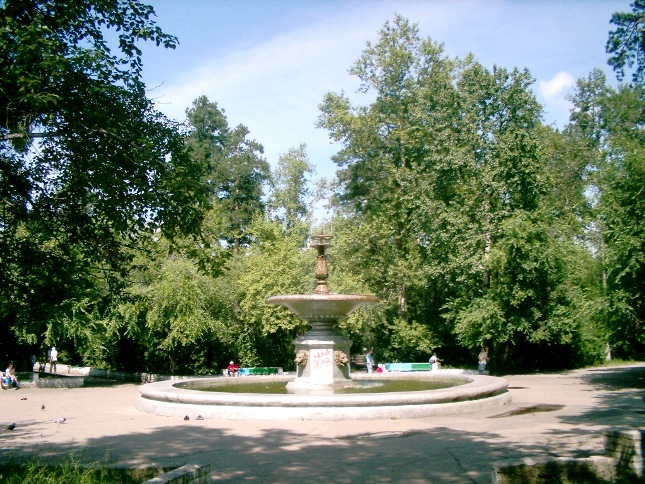 Фонтан в парке Нефтехимика