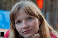Внеочередная рыжая))))): Пресс-секретарь фестиваля Татьяна Протасова в раздумьях: чем еще заманивать журналистов на фестиваль?