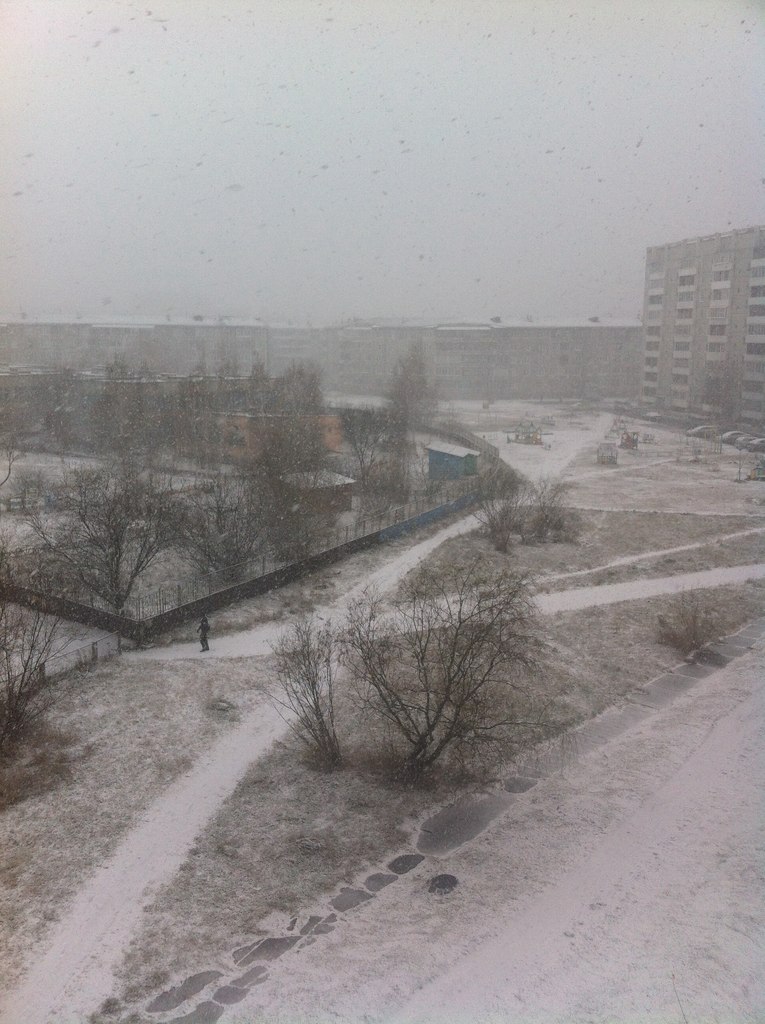 А еще вчера было солнышко и сухой асфальт((( 