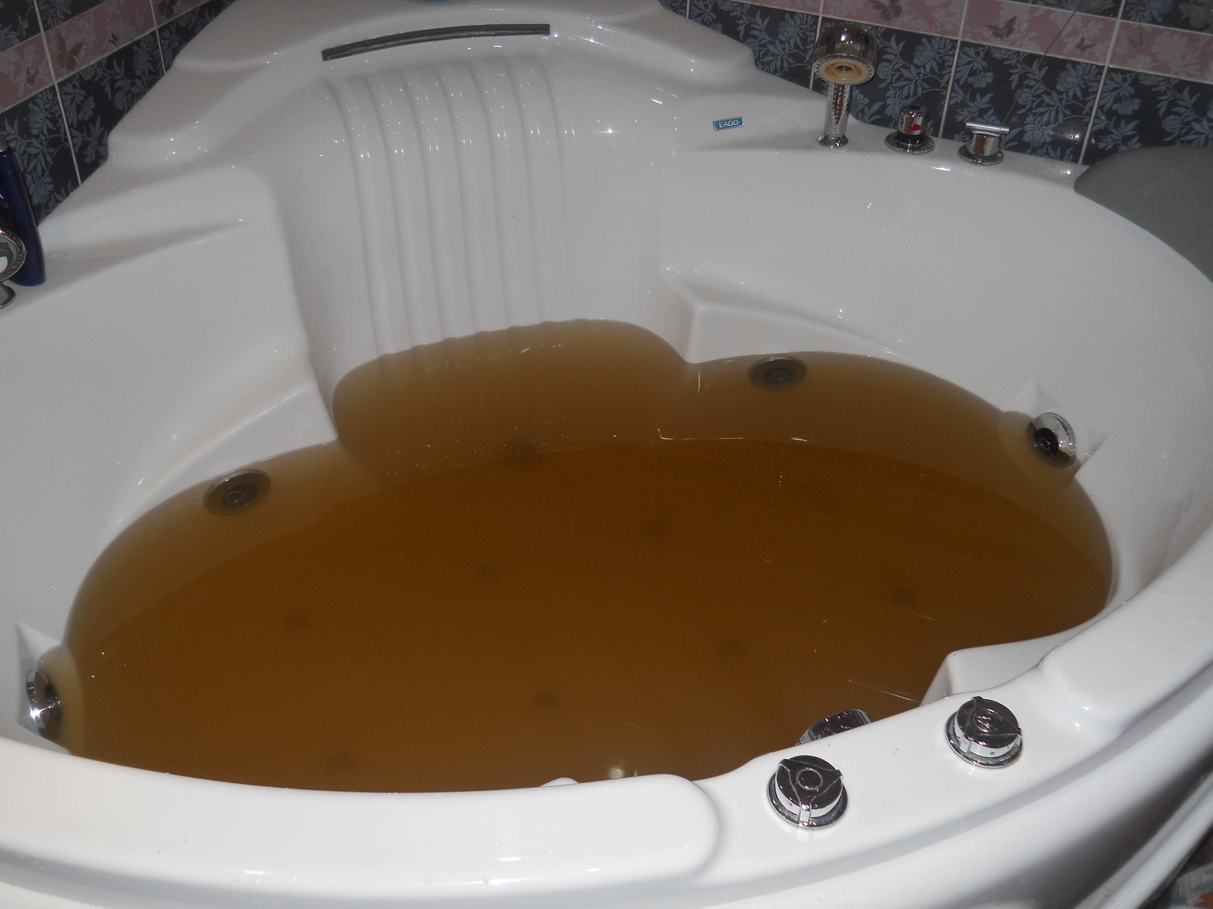 Такая вода бежит из крана