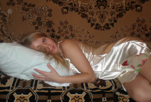 Девушка и ковер 