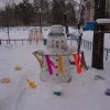 Снеговик крутит обруч