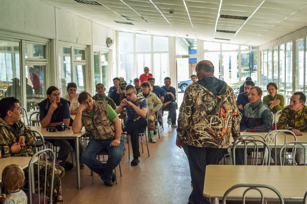  Инструктаж по технике безопасности ведет комендант Алексей Никитин