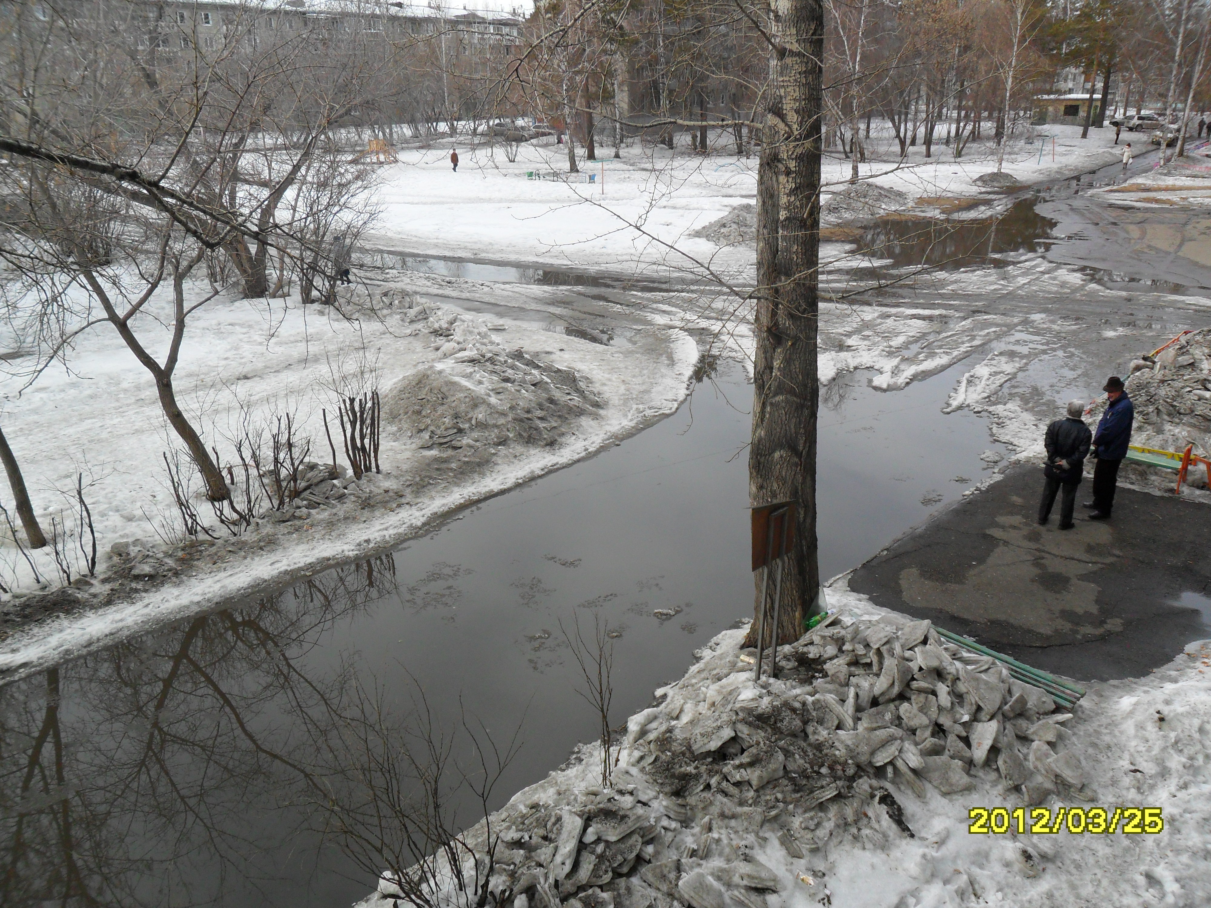 Вот такие у нас улицы веснной - не проехать, не пройти