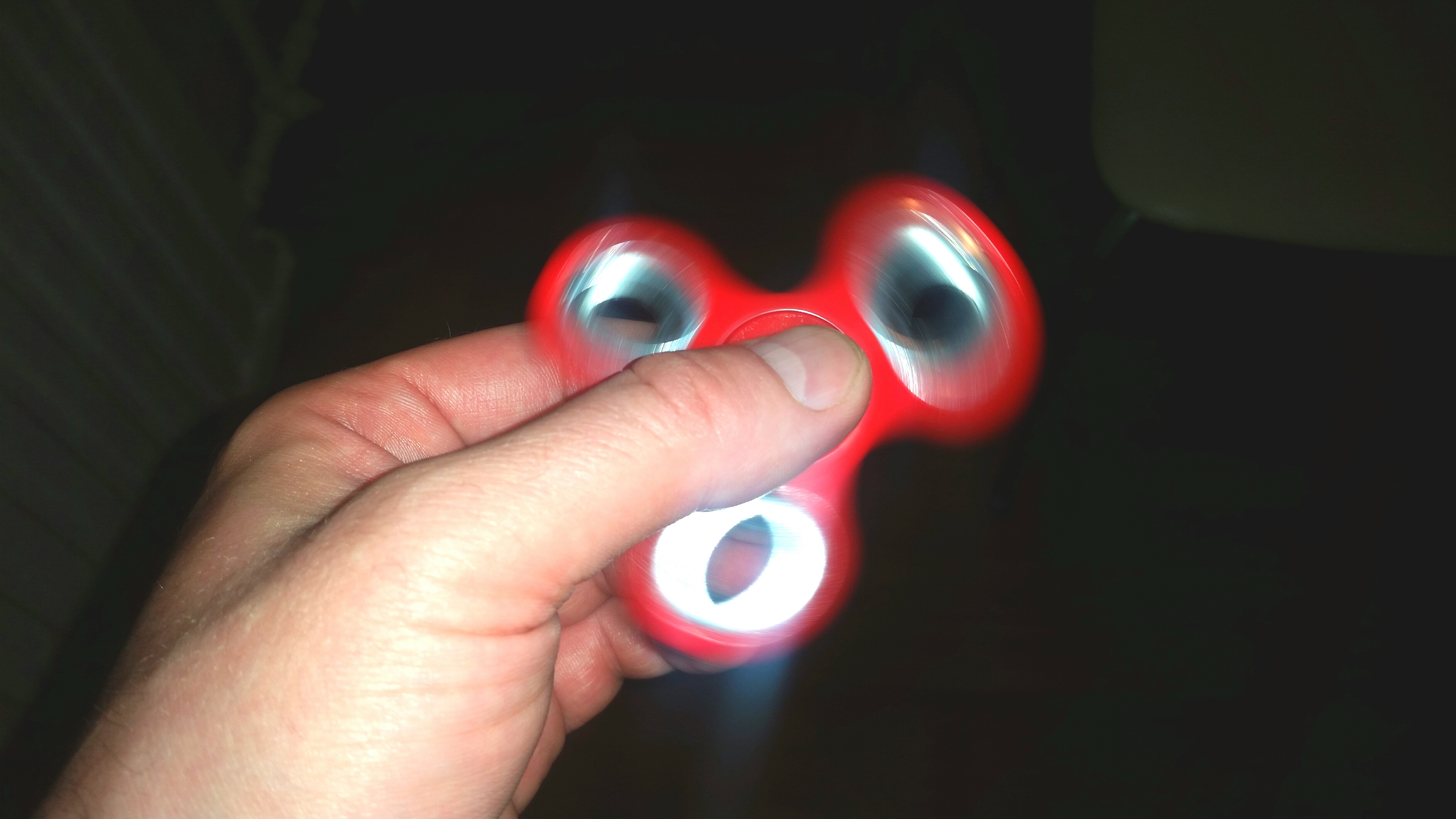 сирёгина рука лютобешено спиннер сжымающая)))))