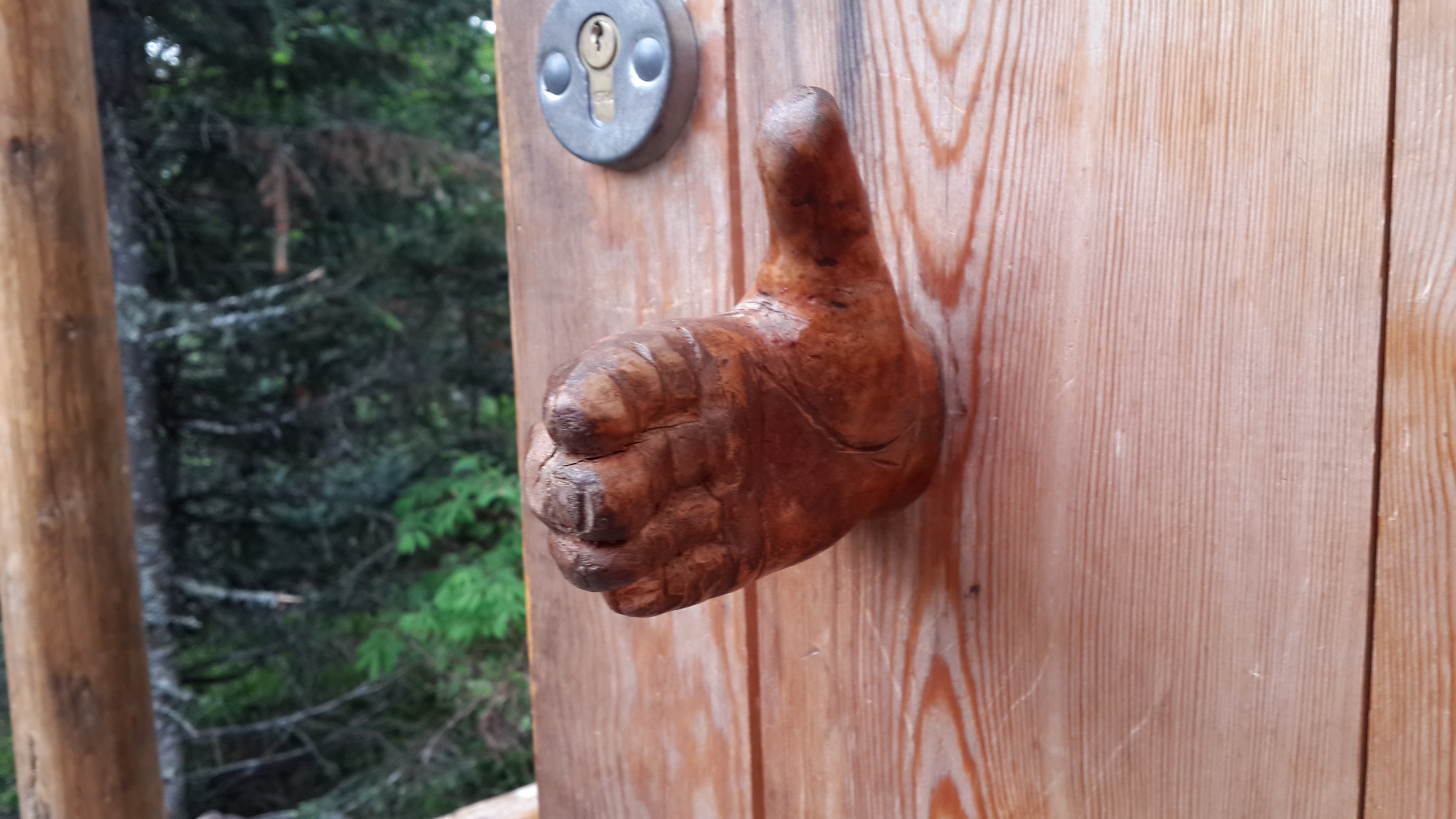 дом всегда рад протянуть тебе свою руку 