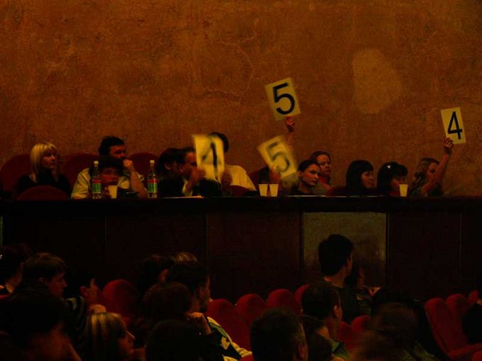 Жюри выставляет оценки