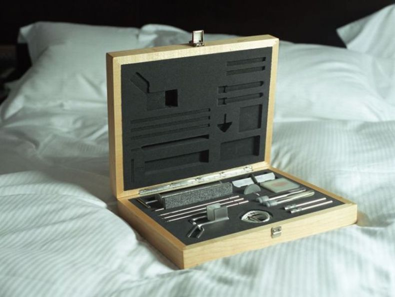 набор для одиноких,содержимое в нутри))