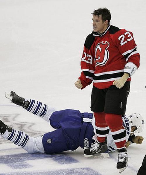 1235719609 hockey 09