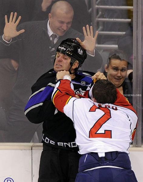 1235719621 hockey 07