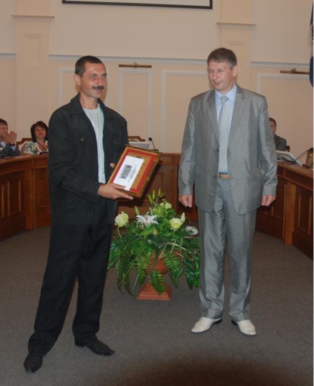 Евгений Спорин получил грамоту за спасение тонувшей девочки