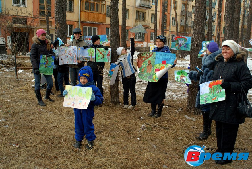 Школьники нарисовали много рисунков в защиту деревьев