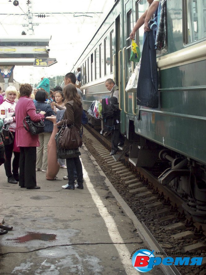 Померить и негде, и некогда. Но торговле это не мешает