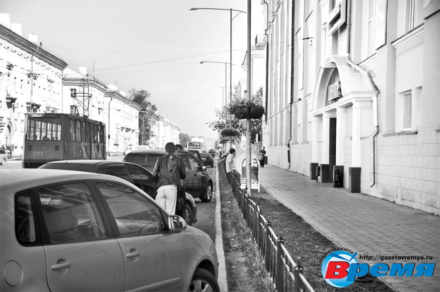 Скоро за парковку машин напротив входа в торговый центр их владельцы будут платить штраф