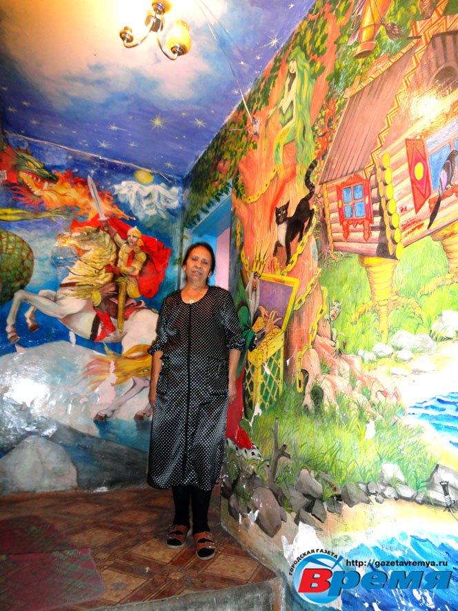 Могуч человек! Даже в подъезде сказку сделал!