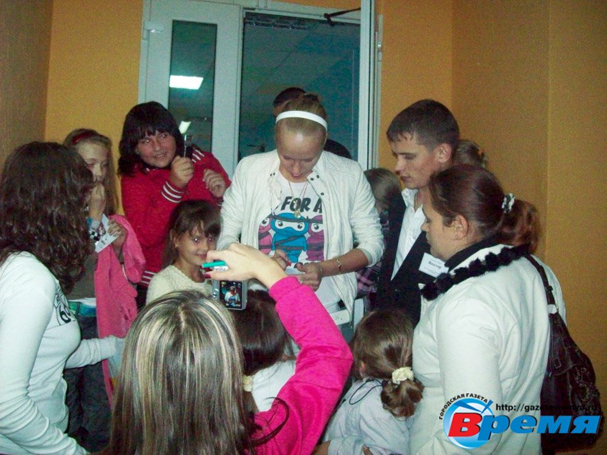 После концерта толпа поклонников подкараулила «Ранеток» у туалета