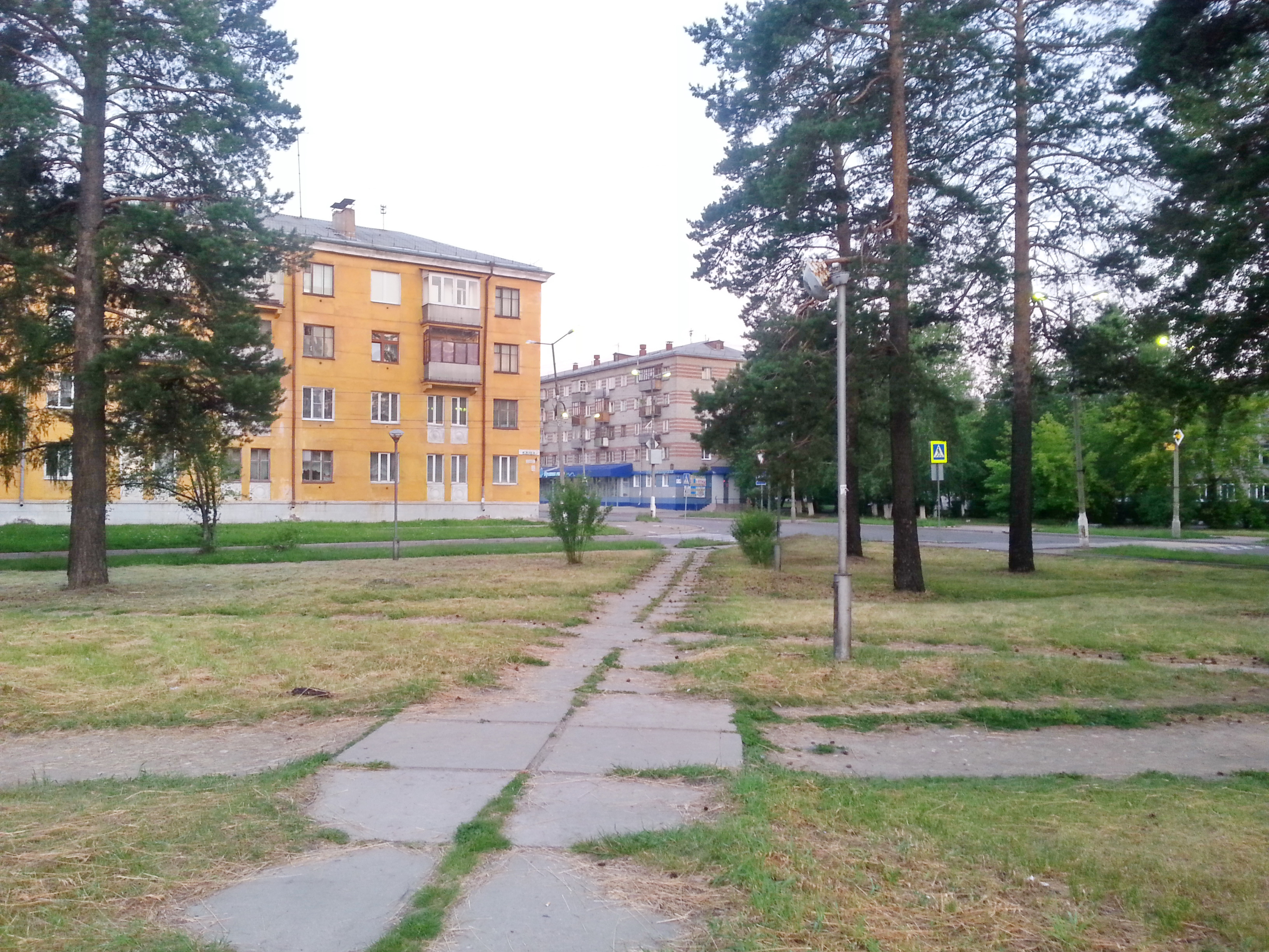 между 211м и 207м))))