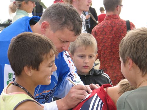 А дети снова просили автографы