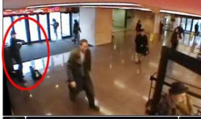 Джошуа Белл играет в метро..