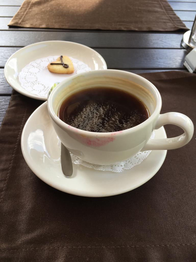 этот чертов ритуал - кофе в белой чашке