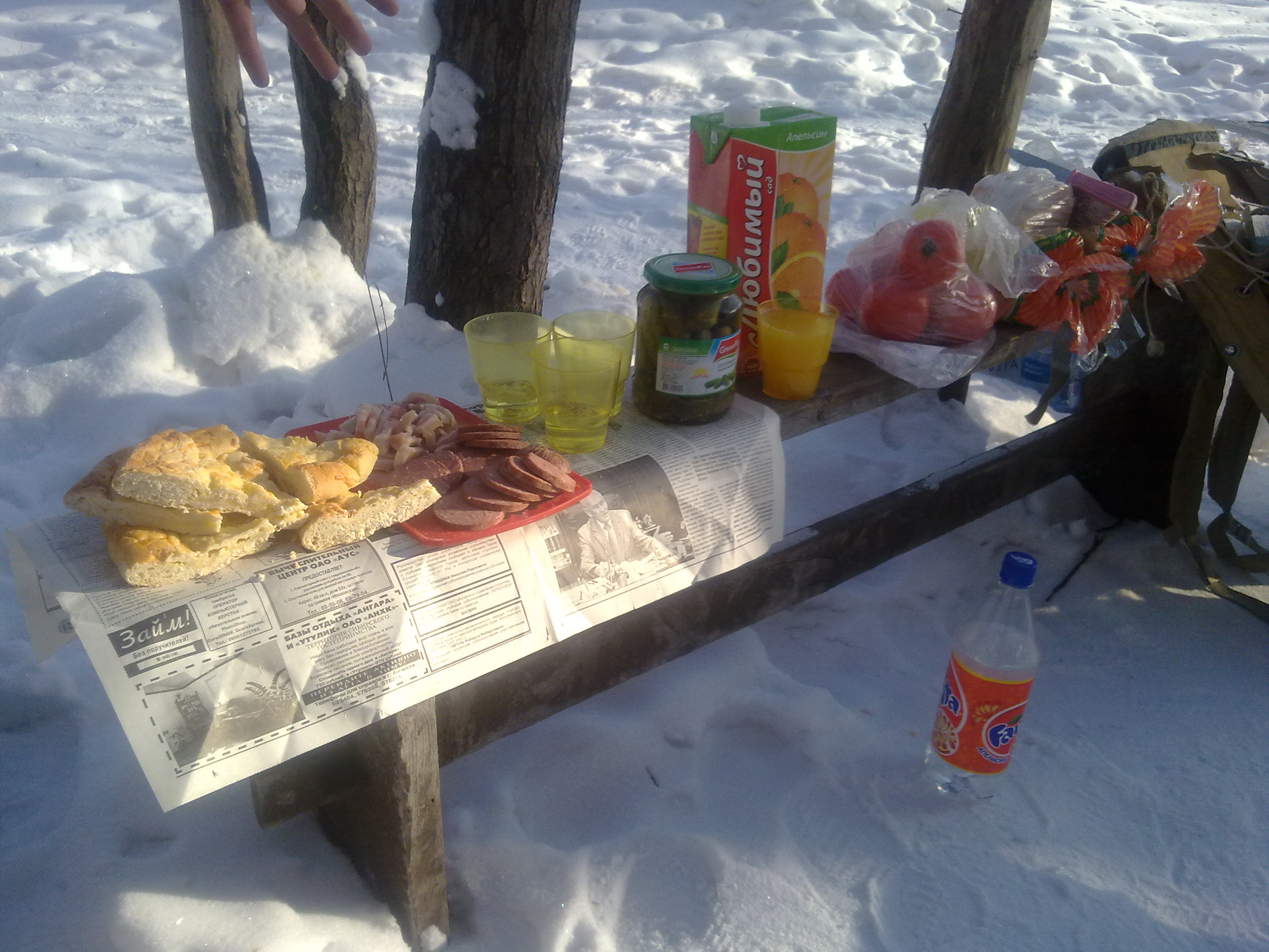 Это стол, на нем едят