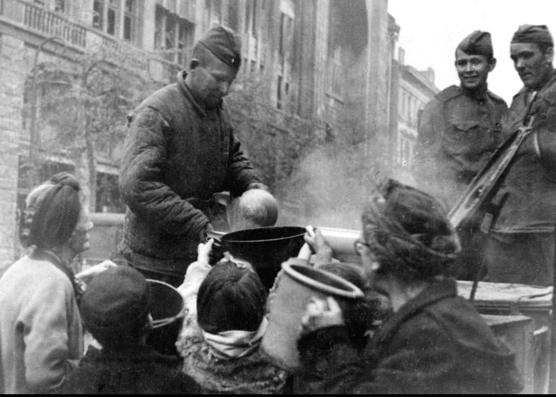 у полевой кухни