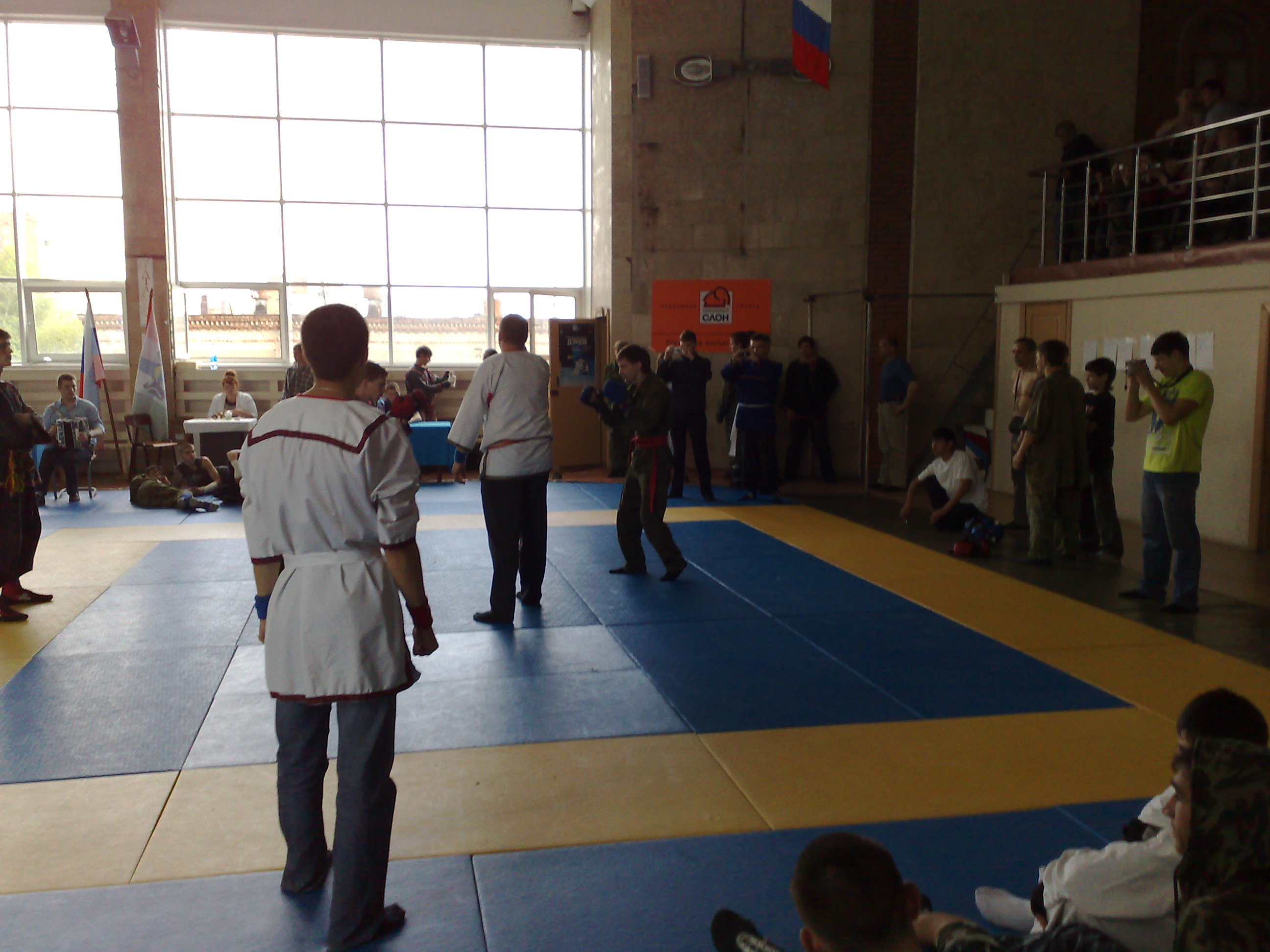 Один из видов троеборья - кулачный бой (борьба на кулачках)