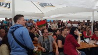 белорусы скандируют "мы пераможем!"
